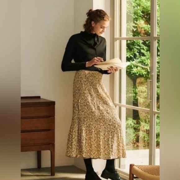 Uniqlo Dresses & Skirts - INES DE LA FRESSANGE UNIQLO WOMEN RAYON GATHERED SKIRT floral flower  print